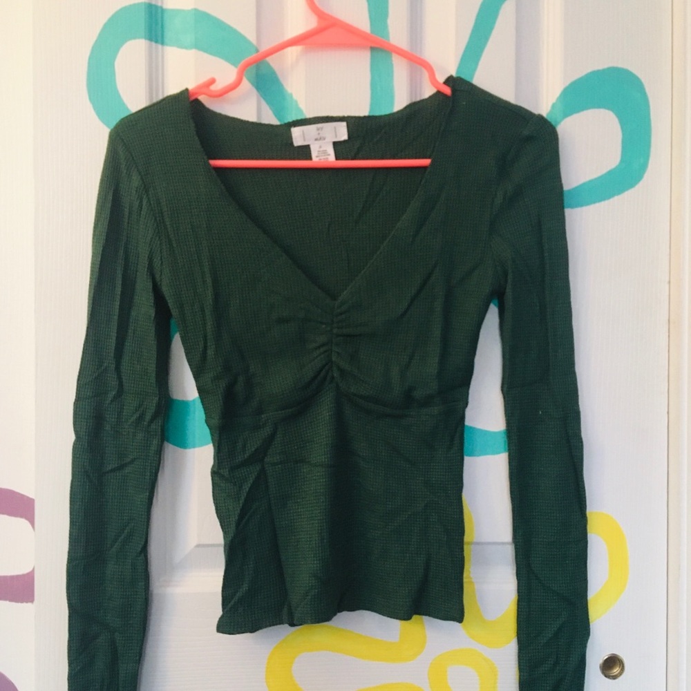 Tilly’s green long sleeve top